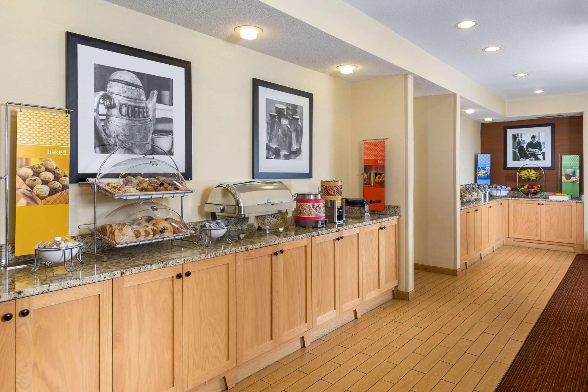 Hampton Inn Zanesville Bagian luar foto