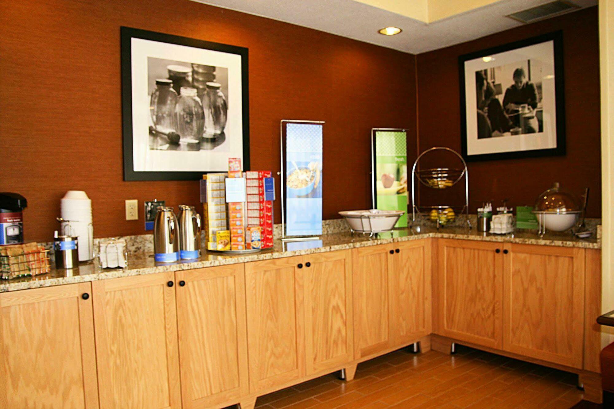 Hampton Inn Zanesville Restoran foto